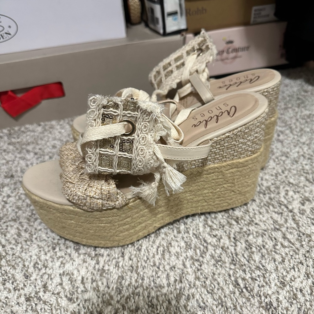 Rattan wedges